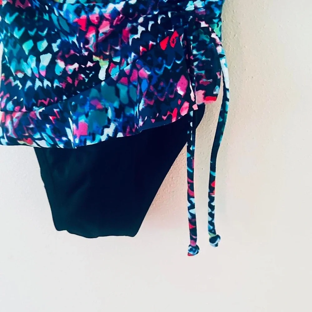 NEW! St. John's bay women's one piece swimsuit floral slimming size 8 - Picture 3 of 4